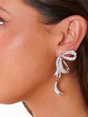 New! Silver Bow Rhinestone Earrings (1039) NWOT